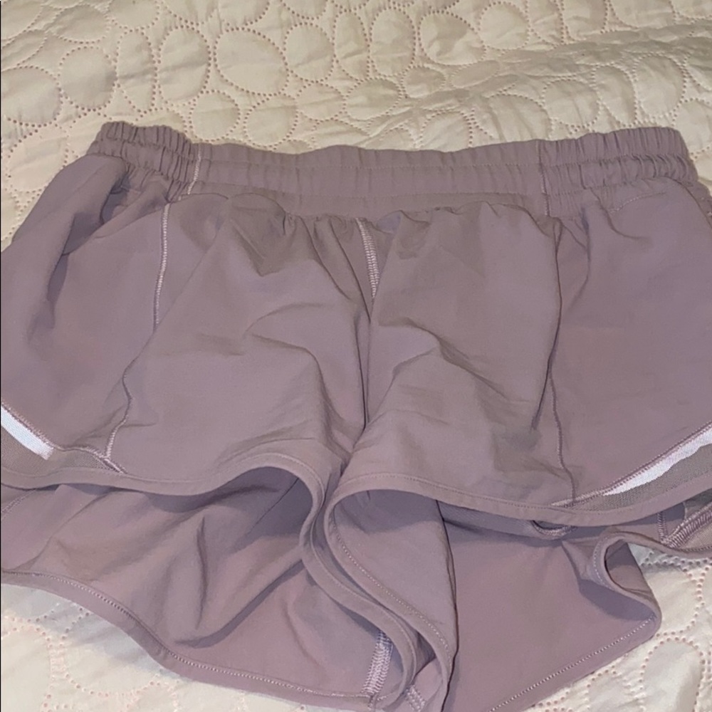 Lululemon Hotty hot short 2.5 🍋